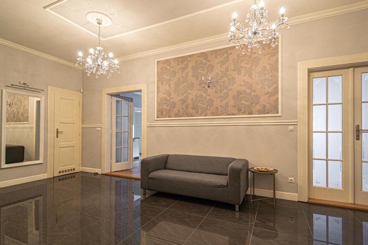 Luxury 150m2 On Wencelas Square With Private Garage * Praag