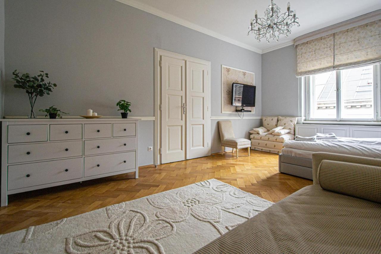 Luxury 150m2 On Wencelas Square With Private Garage Appartement Praag