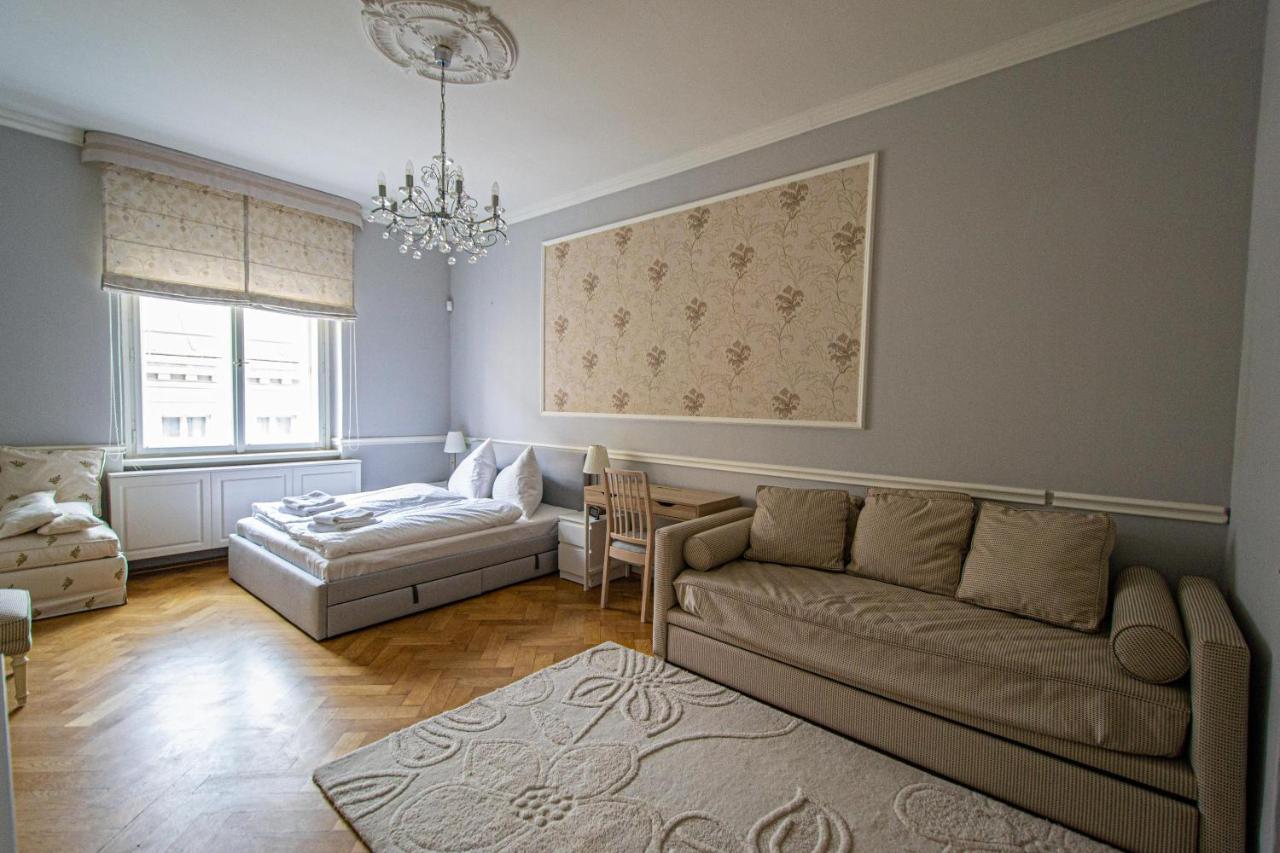 Luxury 150m2 On Wencelas Square With Private Garage * Praag