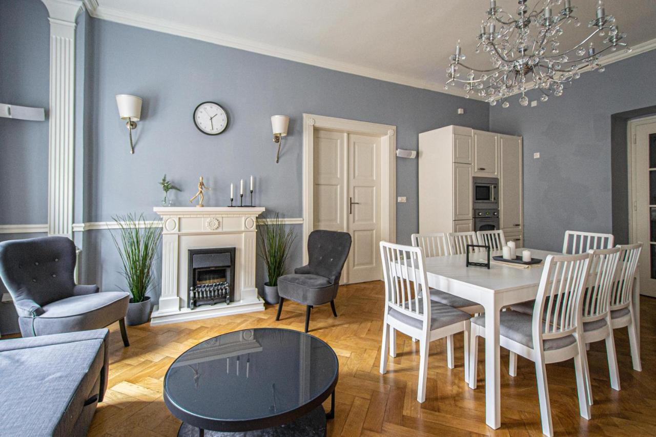 Luxury 150m2 On Wencelas Square With Private Garage * Praag