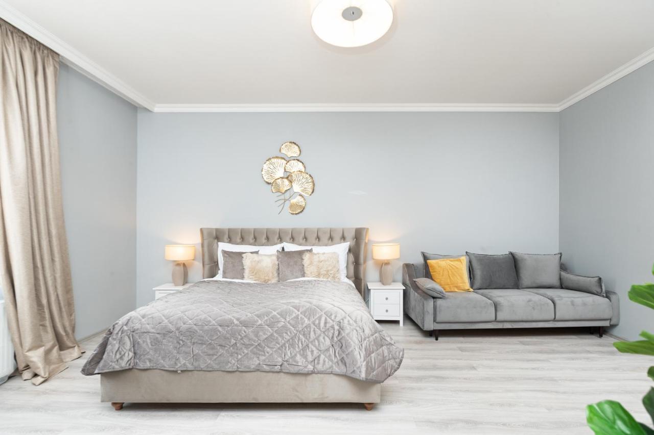 Luxury 150m2 On Wencelas Square With Private Garage Appartement *