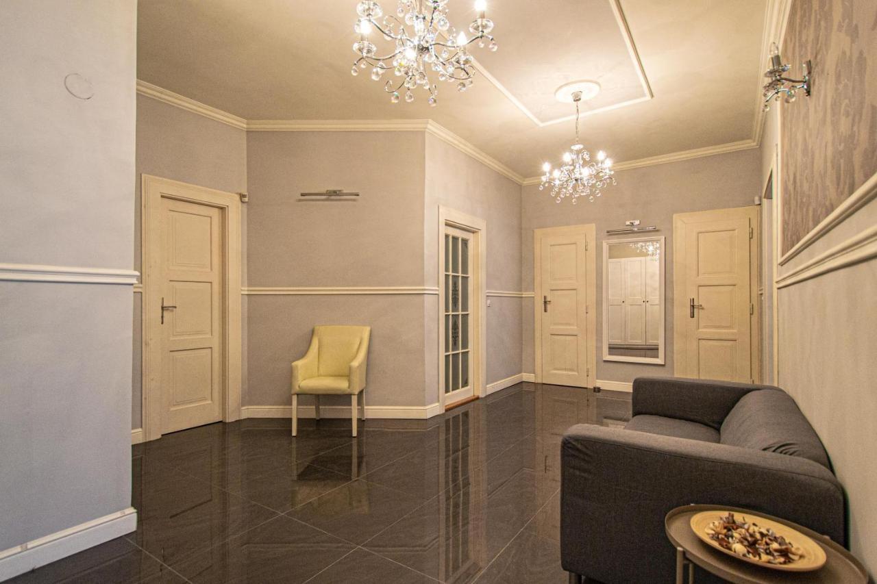 Luxury 150m2 On Wencelas Square With Private Garage Apartmán